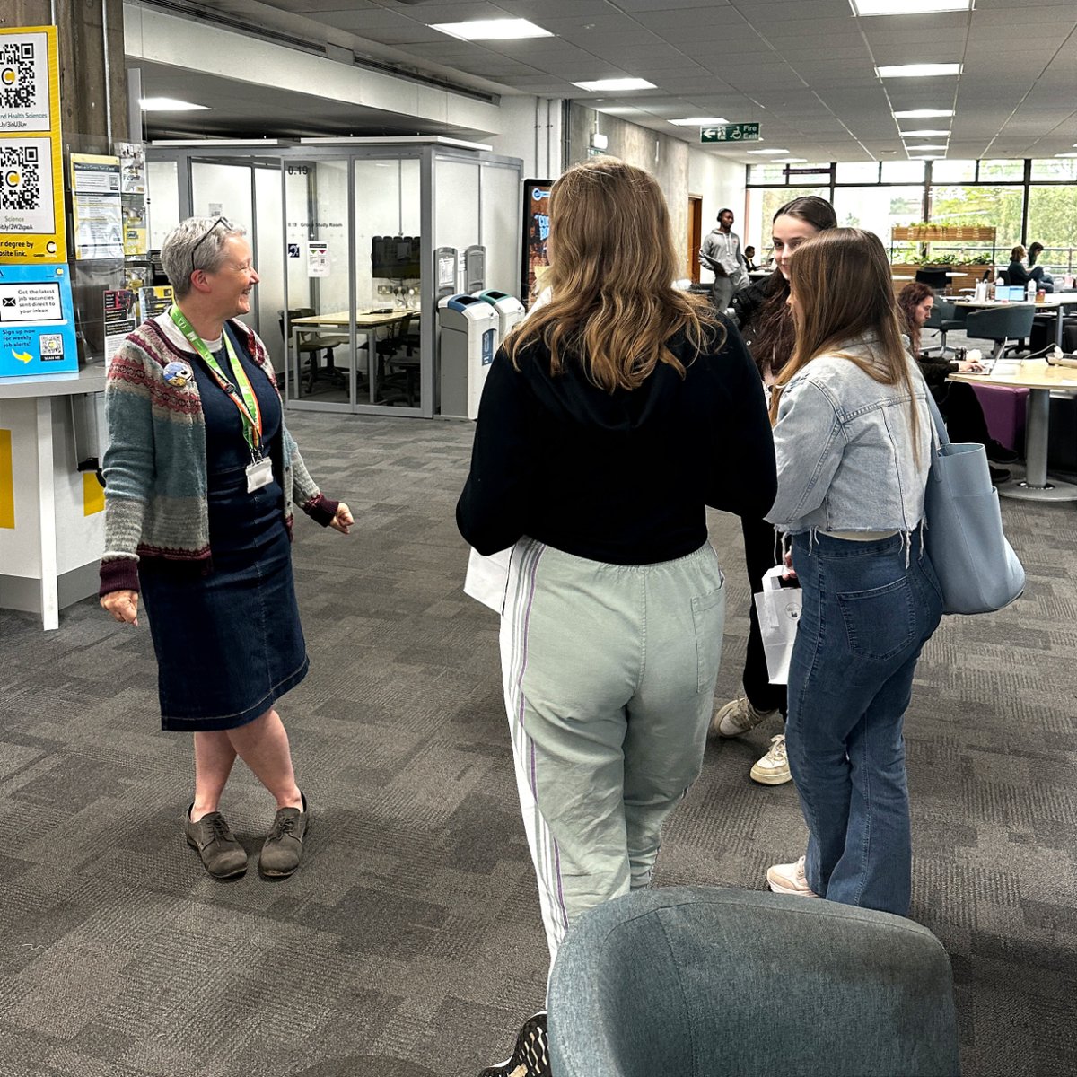 UEALibrary's tweet image. Library Welcome!

Come along to our Library welcome event: Thursday 28th September, 2-3pm.

We'll have free teas, coffees and Library welcome packs! Plus - you can ask friendly Library staff your questions. 

#UEA #UEALibrary #UEAFreshers #UEANorwich 
@uniofeastanglia