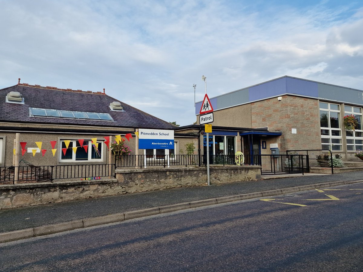 Schools1stAid's tweet photo. Visiting @PitmeddenSchool today. Looking forward to meeting the rest of the primary classes over the next few days.
#firstaid #primaryfirstaid #aberdeenshire https://t.co/Hf7tKUfwXH