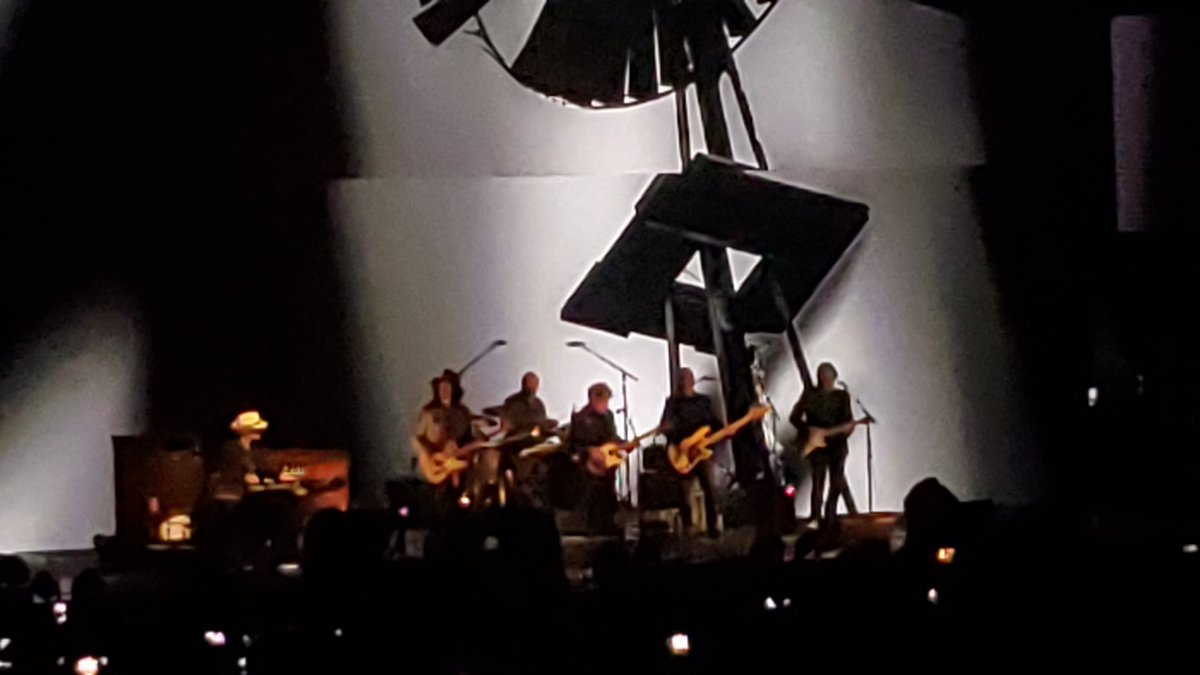 The_JamMasterJK's tweet photo. Still reeling from Farm Aid this past weekend what a great night! Still can't believe that surprise Bob Dylan set #Farmaid #blessed https://t.co/0vfU4fimC7