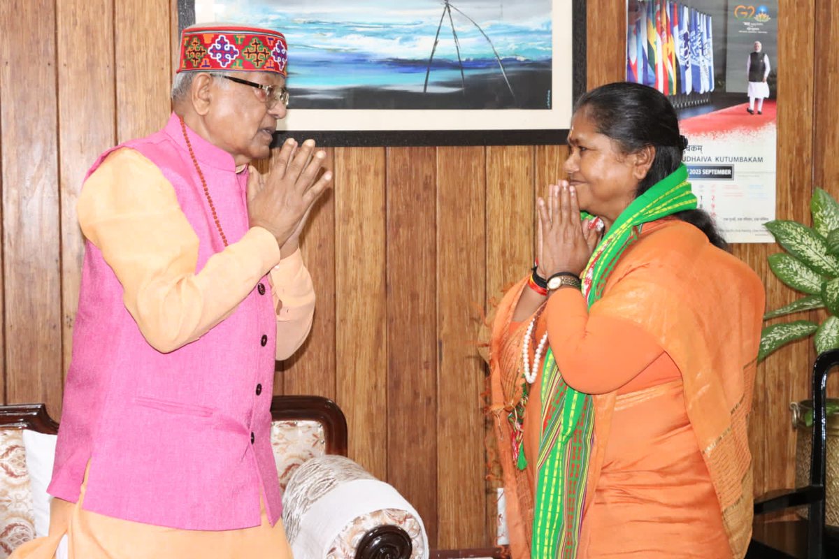 Sadhvi NiranjanJyoti,<a href="/SadhviNiranjan/">Sadhvi Niranjan Jyoti</a> Hon. Minister of State for Rural Development, Consumer Affairs, Food &amp; Public Distribution, GOI called on Hon. Governor  Shri Satyadeo Narain Arya at Raj Bhavan.
