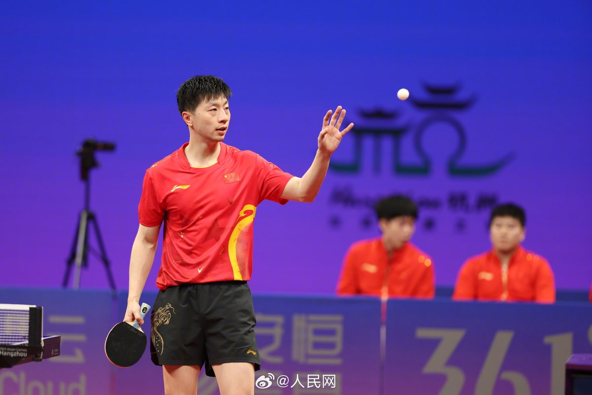 【恭喜！國乒男團實現亞運八連冠】在剛剛結束的亞運會桌球男子團體決賽中，由王楚欽、樊振東、馬龍出場參賽的國乒男團，以3比0戰勝韓國隊，衛冕成功，也實現了國乒男團亞運八連冠。 恭喜國乒！