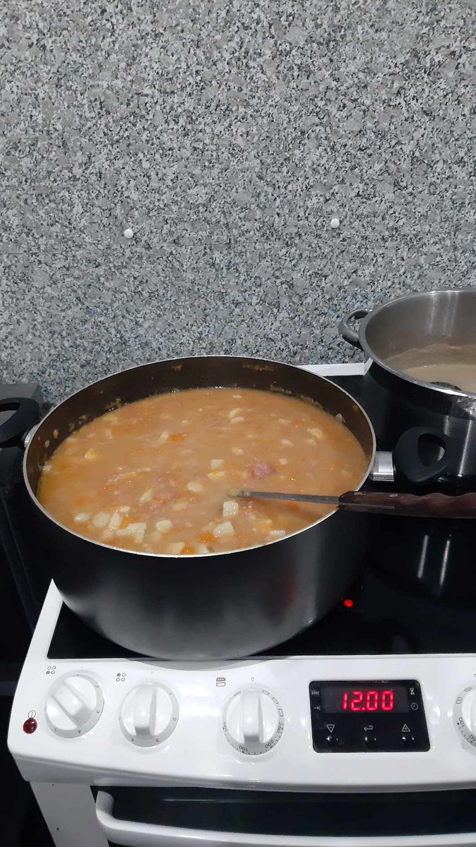 CatrinePlan's tweet photo. Fantastic lunch at the 12 O'clock gang, our Catrine tatties and apples were made into delicious soup and apple tart and apple crumble!  Big thanks to the cooks Jack Gillies  and Mary and the Garden club for providing the fresh, organic tatties and apples!
#RHSBigFoodShare https://t.co/SppgQiT62b