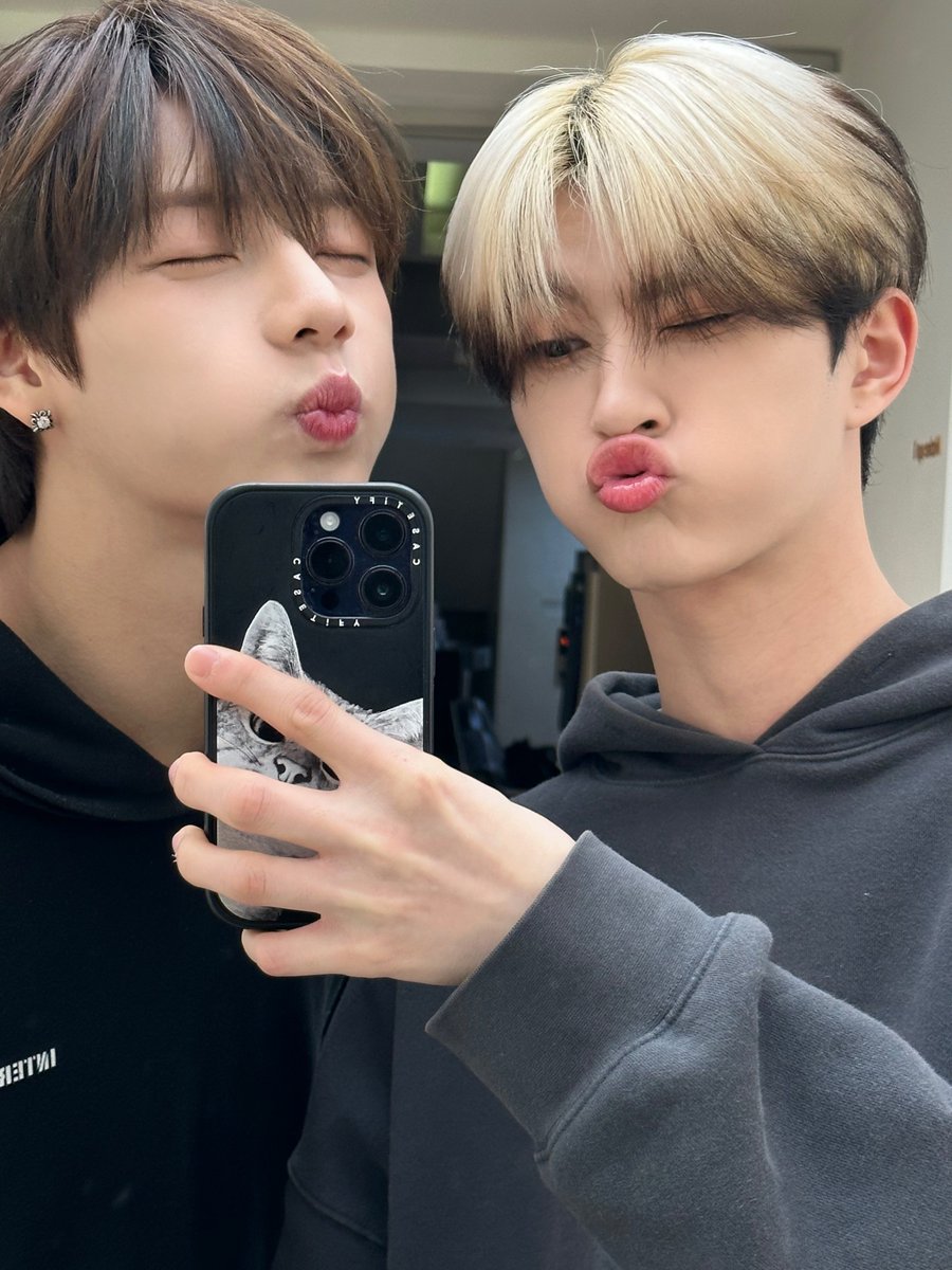XODIAC_MEMBERS's tweet photo. [#리오] 

😗💙씽

#XODIAC #소디엑 #LEO #리오 https://t.co/za7CPOMnoQ