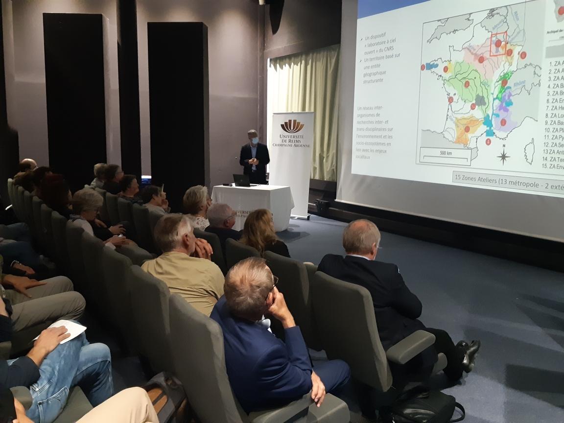 Aujourd'hui a lieu l'inauguration de la <a href="/ZoneArgonne/">Zone Atelier Argonne</a> qui devient la quinzième Zone atelier suite à sa labellisation en 2023.
 
La ZARG est un dispositif interdisciplinaire de recherche à long terme, porté par le <a href="/CNRS/">CNRS 🌍</a> sur l'environnement et les interactions hommes-milieux.