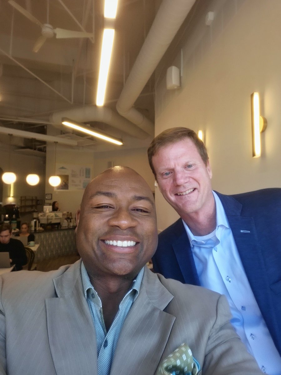 DBCommunication's tweet photo. What a wonderful time to connect with one of the best in the business at PwC.
💯Crawford Pounds my friend and brother from another mother.
Next Level......🔥
#leadership #successfulmindset #teamwork #dbc #leader #consultinglife #businessleader #coach #trainerlife https://t.co/pgbhPWy2UB