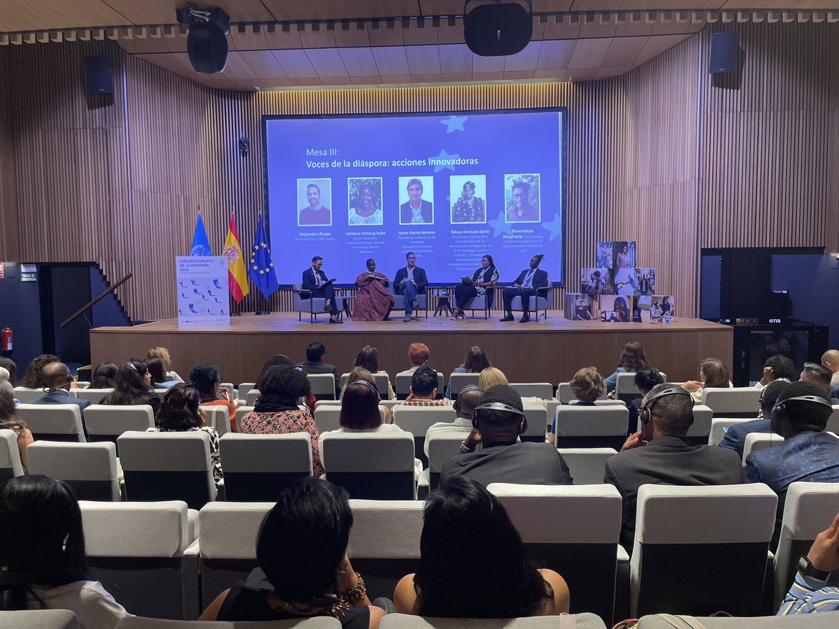 IOMspain's tweet photo. Cerramos el #DiálogoEuropeoDiáspora reconociendo el papel de la diáspora con sus representantes en la tercera mesa de la cita europea en el marco de la @eu2023es 

On live 🔴| 

https://t.co/g66JCMwoAO https://t.co/JYqQD0yz9m