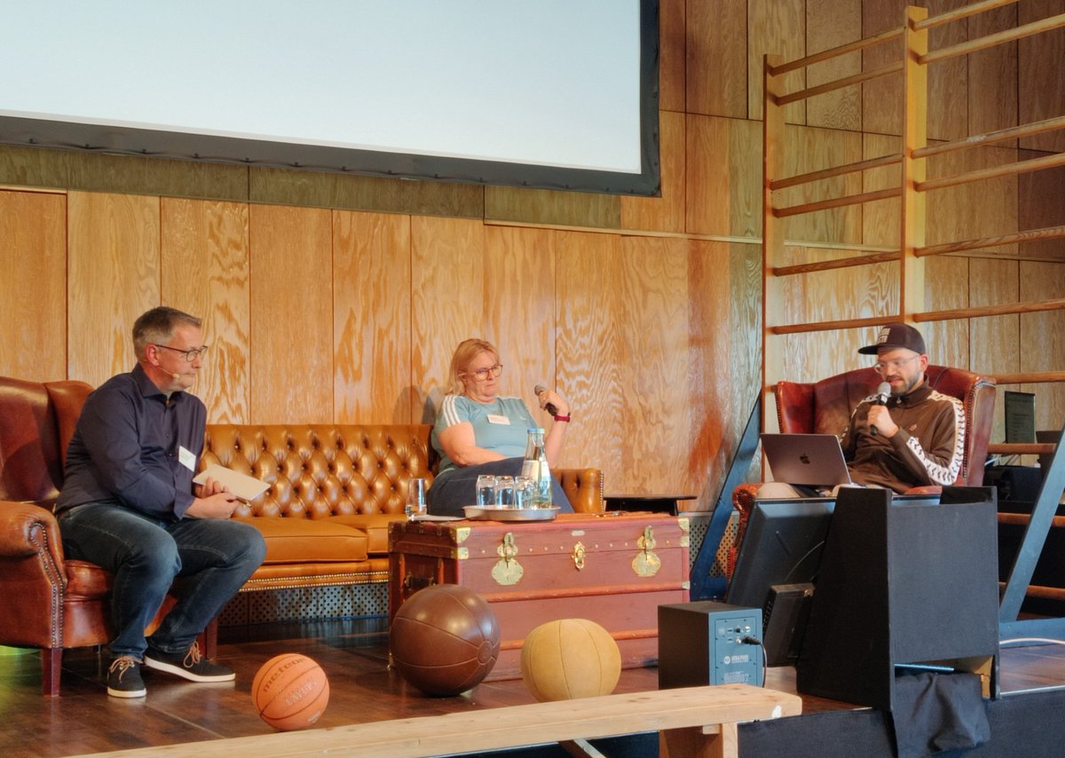 WiltrudBarth's tweet photo. Grande Finale auf unserem #digitalculturesummit mit @HolgSimon @kulturtussi und Jonas Gerlach. Wir blicken auf die größten Schub-Geber und Bremser, die das Publikum durch #Voting formuliert hat. Danke dafür! 🙏 #fitfürsdigitale https://t.co/Ta3dvww93Y
