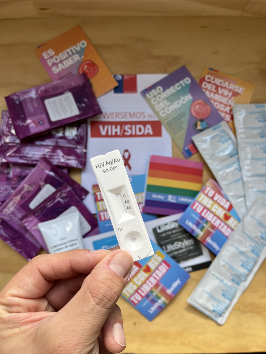 gonzalonu's tweet photo. Todavía tenemos test rápidos de VIH gratuitos… Resultado en 15 minutos, condones internos, externos, lubricante, información de PrEP y consejería! #VIH #PrEP / @FChilePositivo https://t.co/WHPRtNgfww