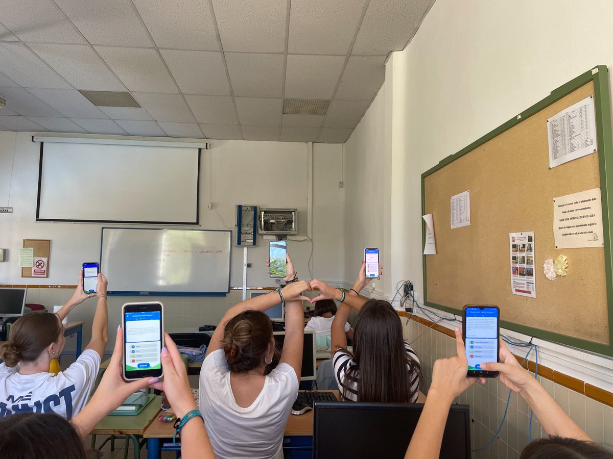 ies_nieves's tweet image. Jugando al Languages Challenge en inglés y francés 1, 2 GIAT y 1 BH y BCS, 3A y 4A #diaeuropeodelaslenguas #programabilingue