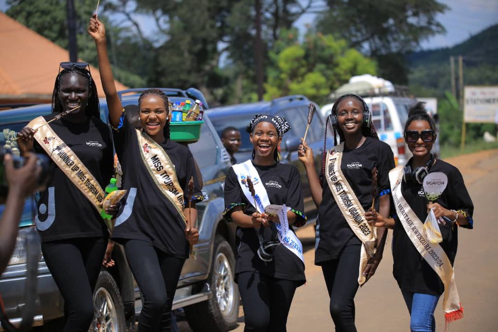 misstourismUga's tweet image. Expect Nothing less when its time to Explore Uganda.
The first stop over at Bukomero market.
#ExploreBunyoro #WorldTourismDay 
@MTWAUganda @mugarra @umar_mu @QueenRuokaya @AperoMartha @akellomary30734