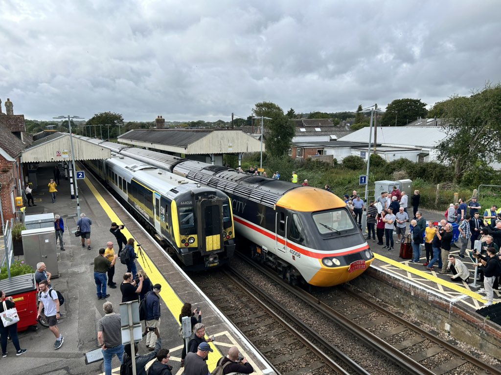 joey_wanders's tweet image. We arrived into Wareham 9 minutes early. Due out at 1422 #XCHSTFarewell #BournemouthBelle #PinesExpress