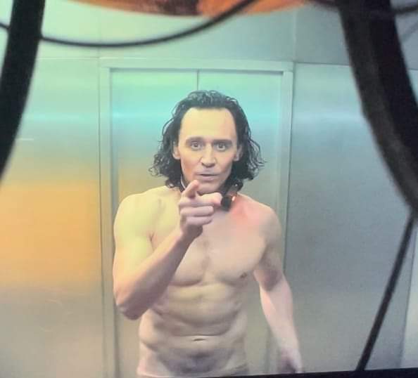 chile_tom's tweet photo. Es que con una foto así tenemos mucha motivación de partir esta jornada 😏🤤
Diablos viejo sabroso 😋

Créditos por el video a quien corresponda

#queremosatomhiddlestonenchile #tomhiddleston #tomhiddlestonchile #Loki #LokiSeason2 #LokiDay #lokifans https://t.co/p3WNwmA5j5