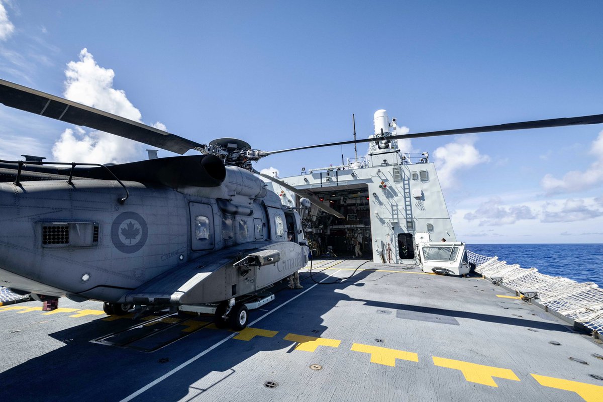 #AirPower meets excellence at sea! 
💥🚁💥🌊

Call sign “GREYWOLF”, #HMCSOttawa’s embarked CH-148 Cyclone Helicopter conducted a flare and chaff launch exercise during our deployment in the Indo-Pacific earlier this month. 

#WeTheNavy #HelpLeadFight 
 
📸: Aviator Gregory Cole