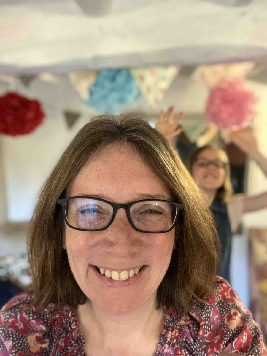 #shareasmile What a lovely idea <a href="/LJRossAuthor/">L J Ross</a>! 😊Here is my smile with a cheeky photobomb from my eldest. I'm feeling happy today because I'm thinking about how both of my daughters love reading as much as I do, especially (age appropriate) mysteries and detective stories!