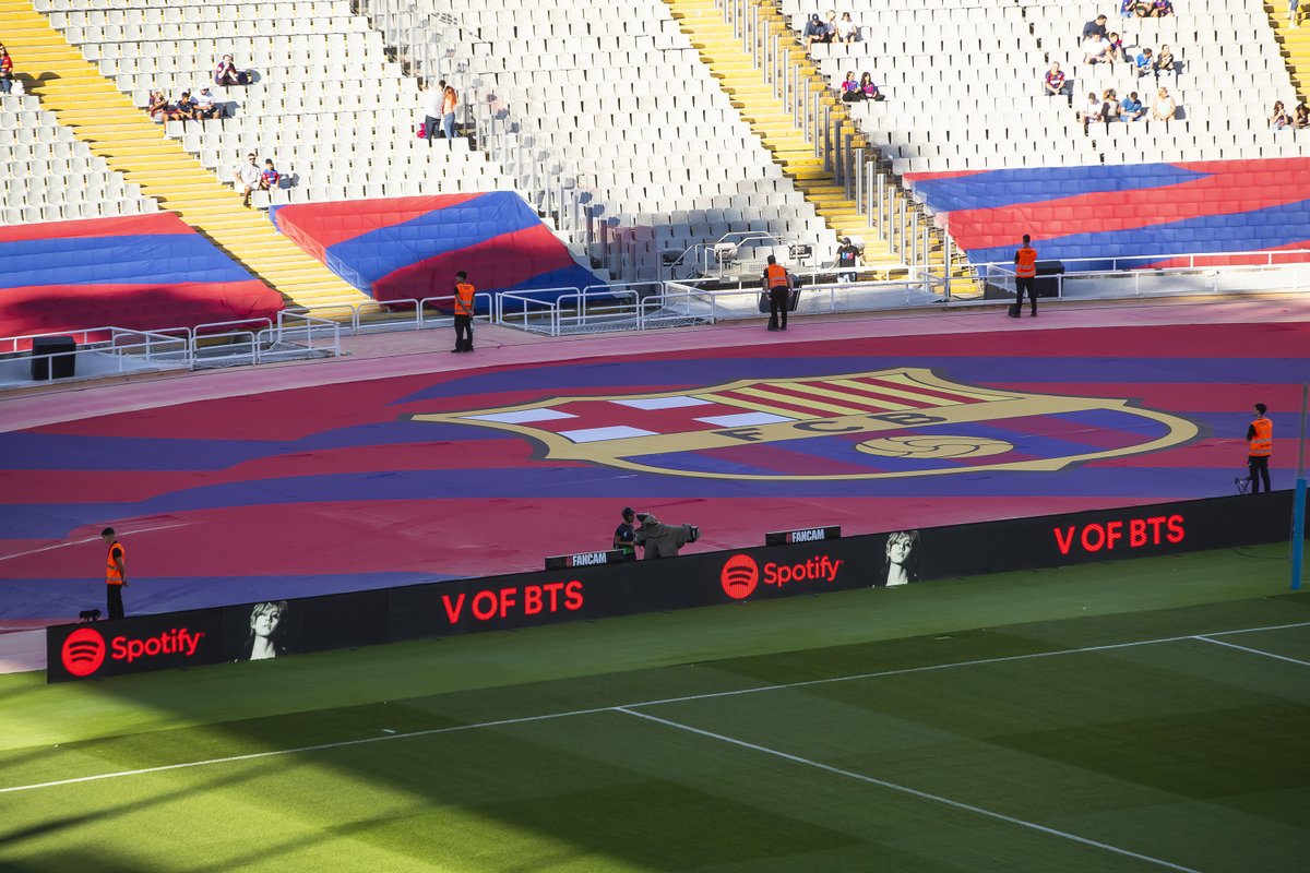 Surprise! Check out who showed up on @FCBarcelona Camp Nou! Thank you @Spotify for the support!