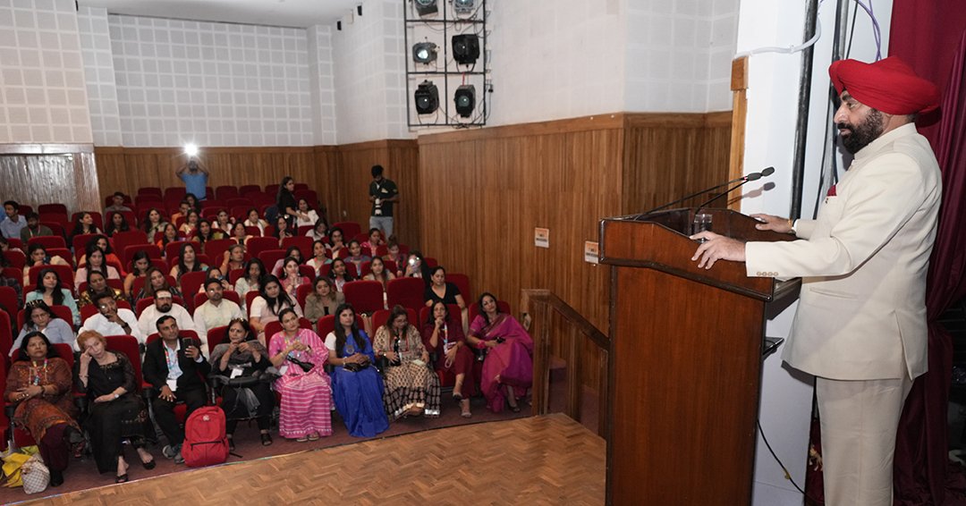LtGenGurmit's tweet photo. A celebration of women power!

Womennovators Creators Fest 2023 was celebrated at Raj Bhawan where creators from across India were felicitatated for their contribution across digital media. 

Womennovator has been actively working for women entrepreneurs to help them achieve their ultimate goal.  A Global incubator for women supporting Women across the globe,Womennovator celebrates the triumph stories & records of passionate women who dare to innovate and honours them with awards and recognition. 

Women are the future of our country and with their equitable participation in all fields, India will continue to shine. Jai Hind.

#Uttarakhand
@womennovator