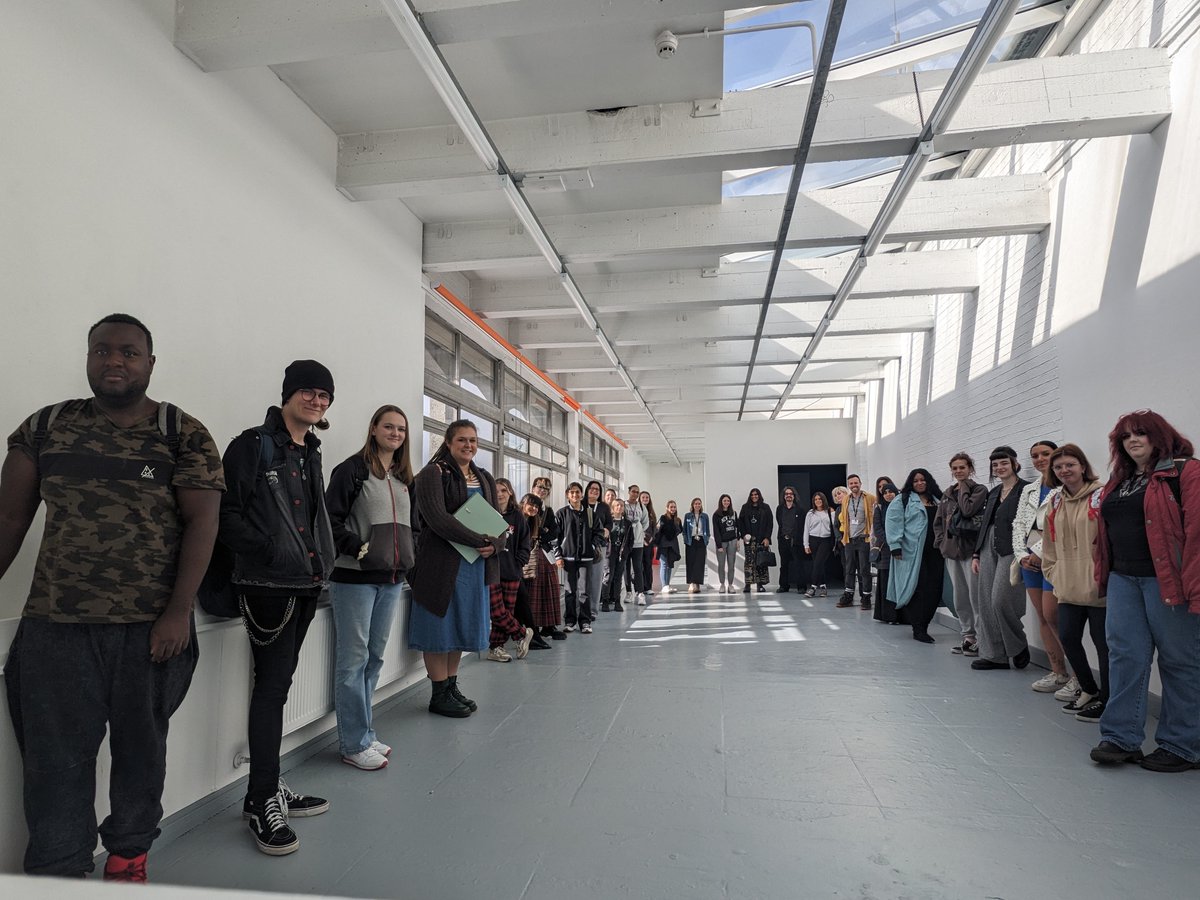 wlvsoci's tweet photo. Great to see new students making themselves at home in our studio spaces! Pictured here are some of the new level 4's from our Fine Art &amp; Photography courses.

If you're interested in studying with us, join us at our next open day on Sat 14 Oct.

More 👇
https://t.co/BETVTDm8Tz https://t.co/1if7MVESkk