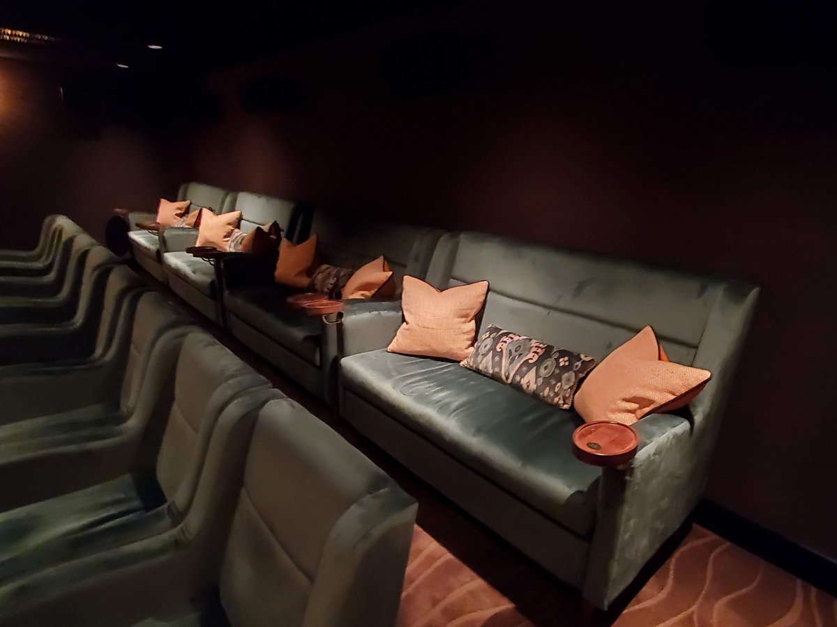 CinemaNextINTL's tweet photo. ...but the screen, sound and seats at the Living Room Cinema Chipping Norton are all equally amazing, thanks to @SharpNEC_EU, @qscproaudio, @Dolby, #MAGaudio, @HarknessGroup, @WeAreUniqueX working with CinemaNext to make it a true gem of a cinema. https://t.co/4bScZEthwG