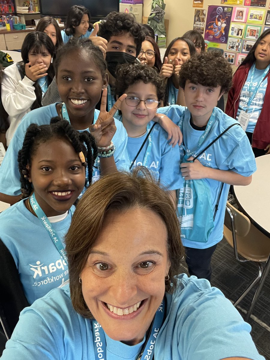 JulieMajercak's tweet image. @BelzerBears heading to #JAJobSpark to immerse themselves in the hottest careers in Indiana!