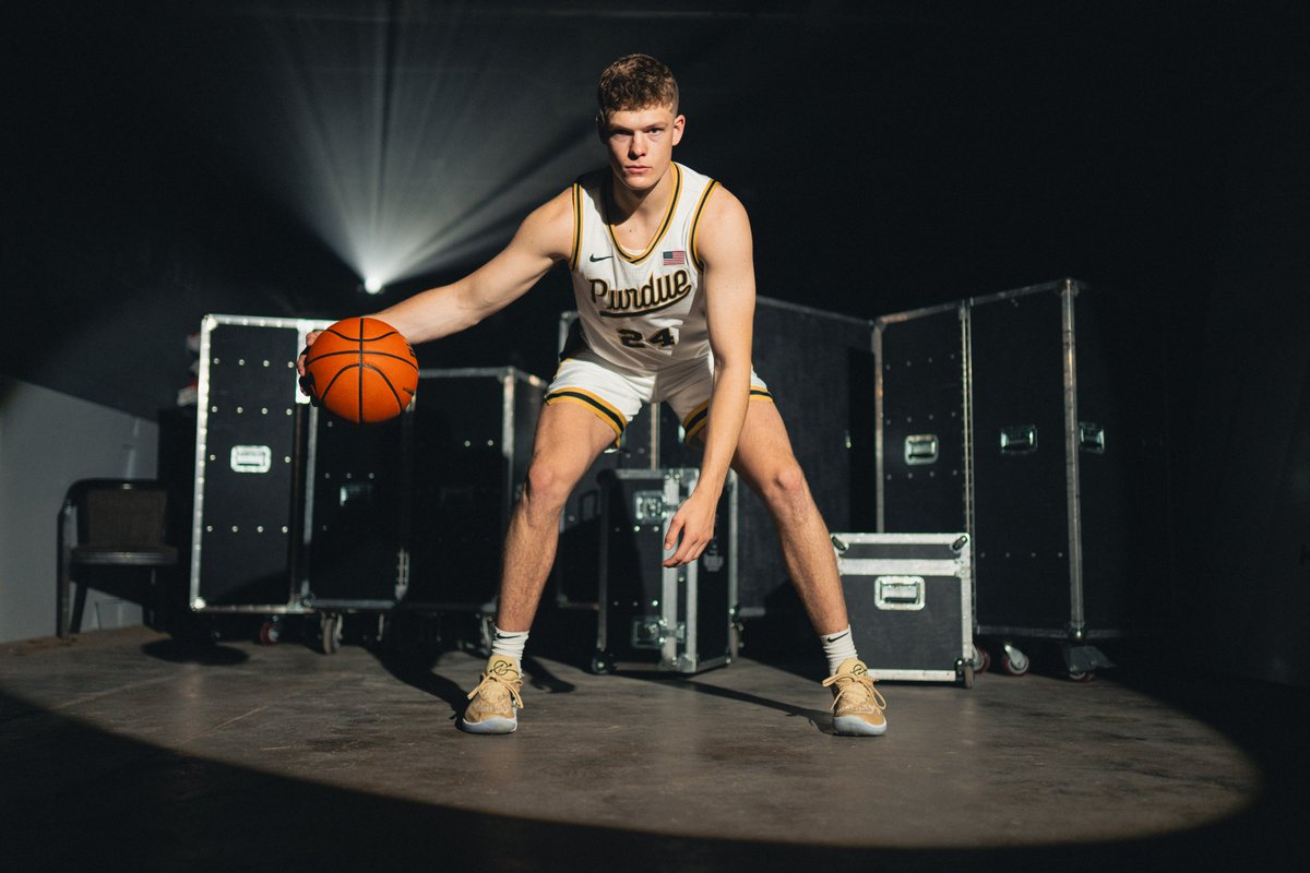 🥳🧁🎈🎊🎉 Happy Birthday <a href="/SamKing_24/">Sam King</a>!