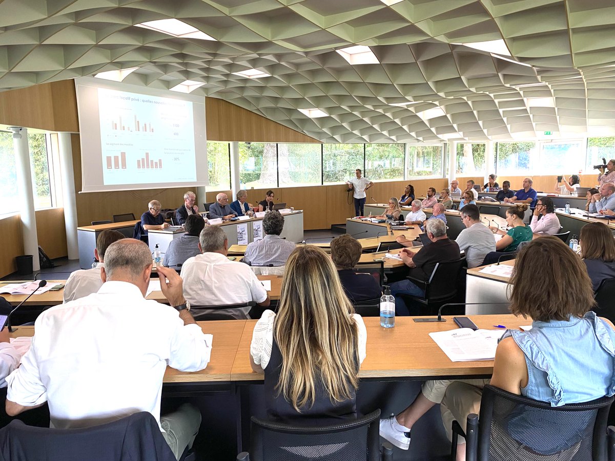 CommunautePB's tweet image. #Logement Présentation des résultats 2022 de l’Observatoire local des loyers @audap_org : un loyer moyen à 677€ pour une surface moyenne de 67m2.
@JreneEtchegaray a rappelé faire du logement des ménages locaux une priorité de la CAPB. 
Les infos 👉bit.ly/3ETuaPf