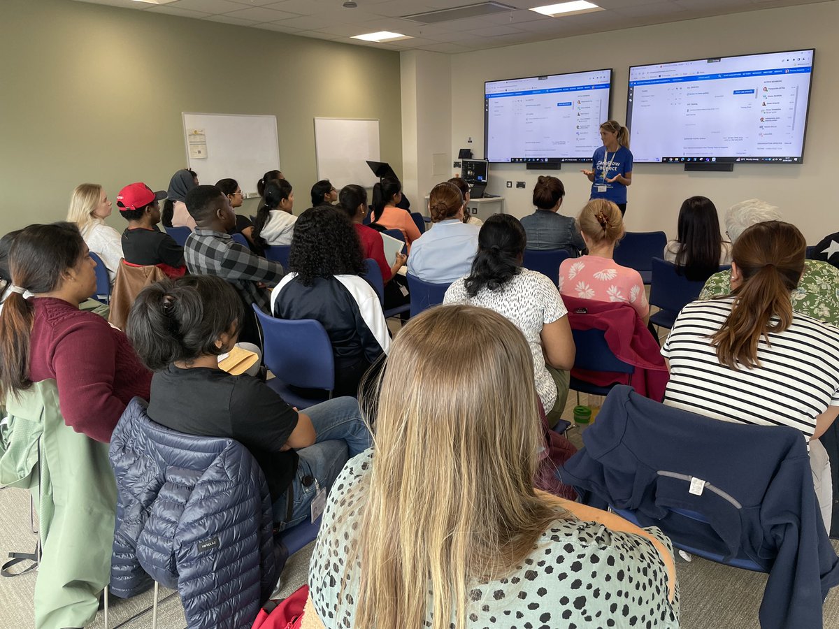 PDPreceptorship's tweet photo. @preceptormel @marisse_16 @brightonkenny @UHSussex This afternoon, we have @pasquabalestra introducing #CarefFlowConnect and #EPMA to our preceptees! We used a training ward to demonstrate how digital handover works.🥳 

#patientsafety #preceptorship @UHSussex https://t.co/enKIpYsdOX