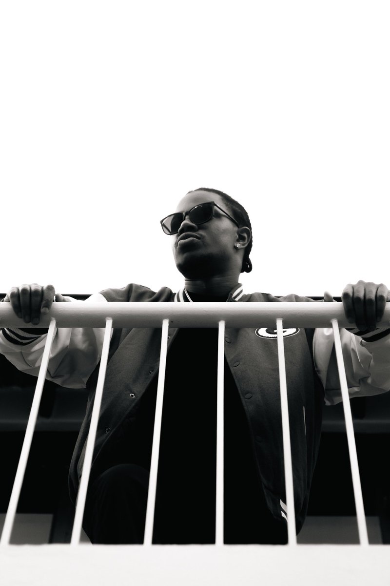 New Week , still Present.🐍

tysonsybateli.lnk.to/present