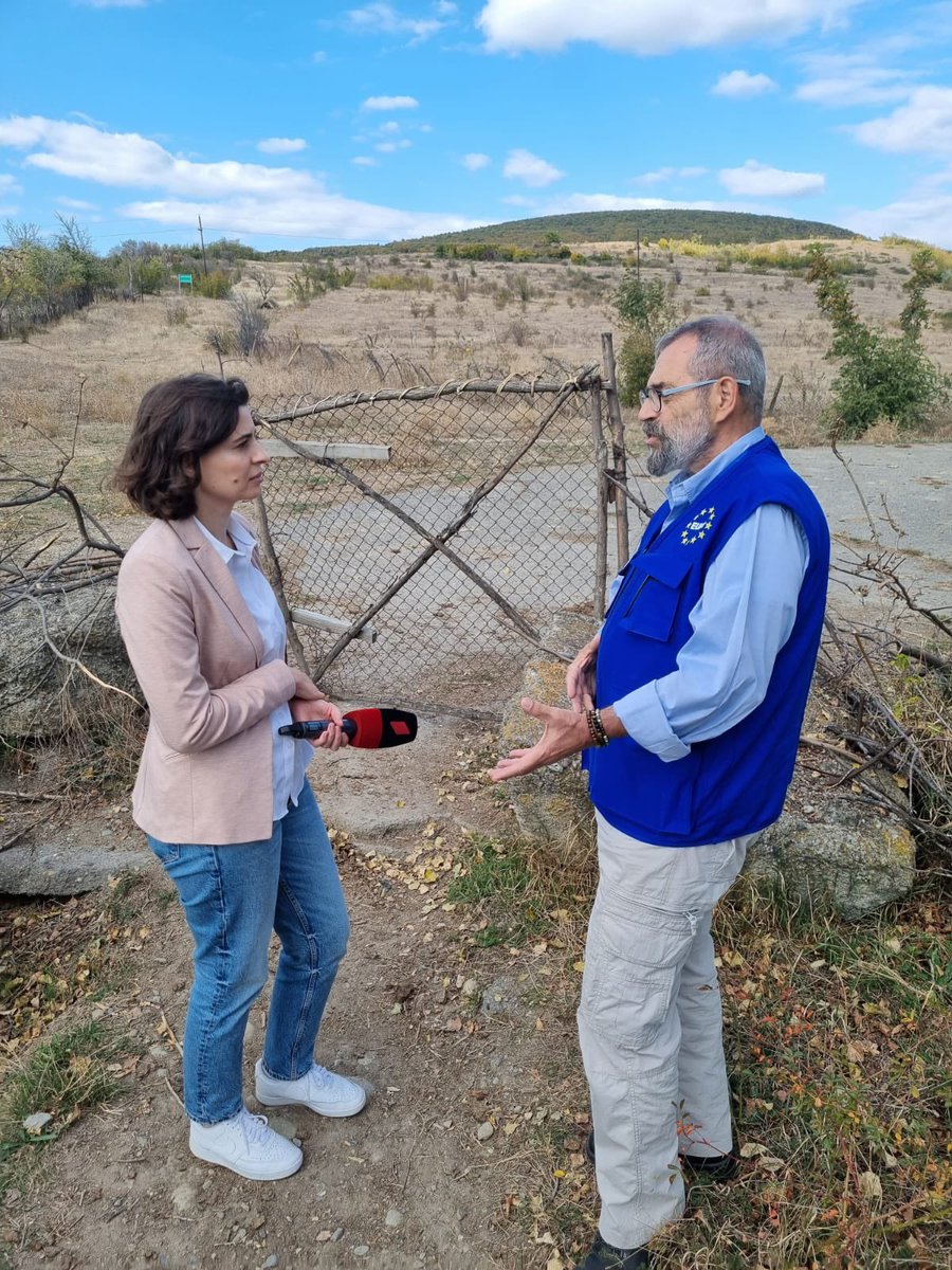 On the occasion of the 15th anniversary of EUMM in Georgia, we took local media on a patrol along the ABL to give more insight into our activities. Our Head of Mission answered their questions and spoke about our mandate’s importance in addressing needs of local people.