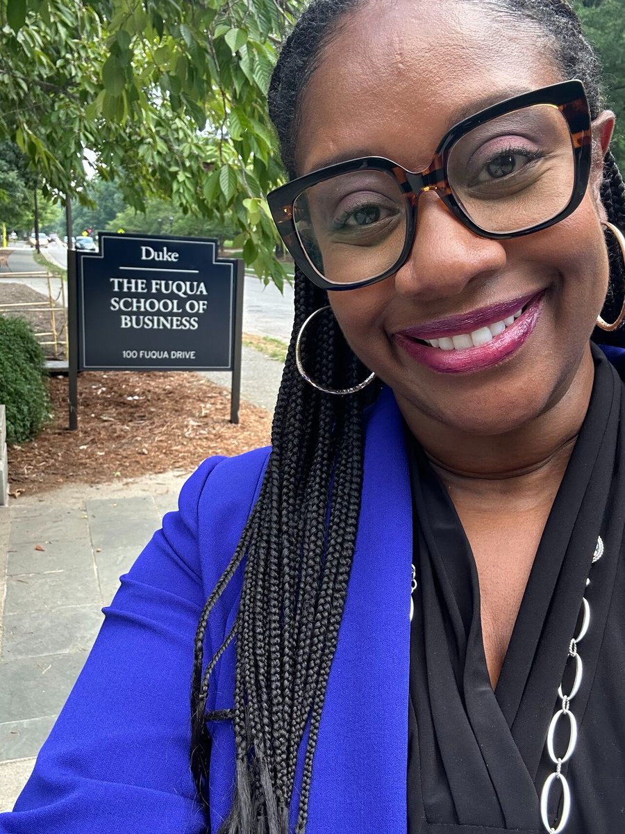 ODLC on the move @DukeFuqua! For the second year in a row, Dr. Erica Taylor was invited to lecture on DEI in healthcare to the MBA students. Her talk was embedded as part of the core curriculum! 
#diversityequityinclusion #healthcareleadership #teachingexcellence