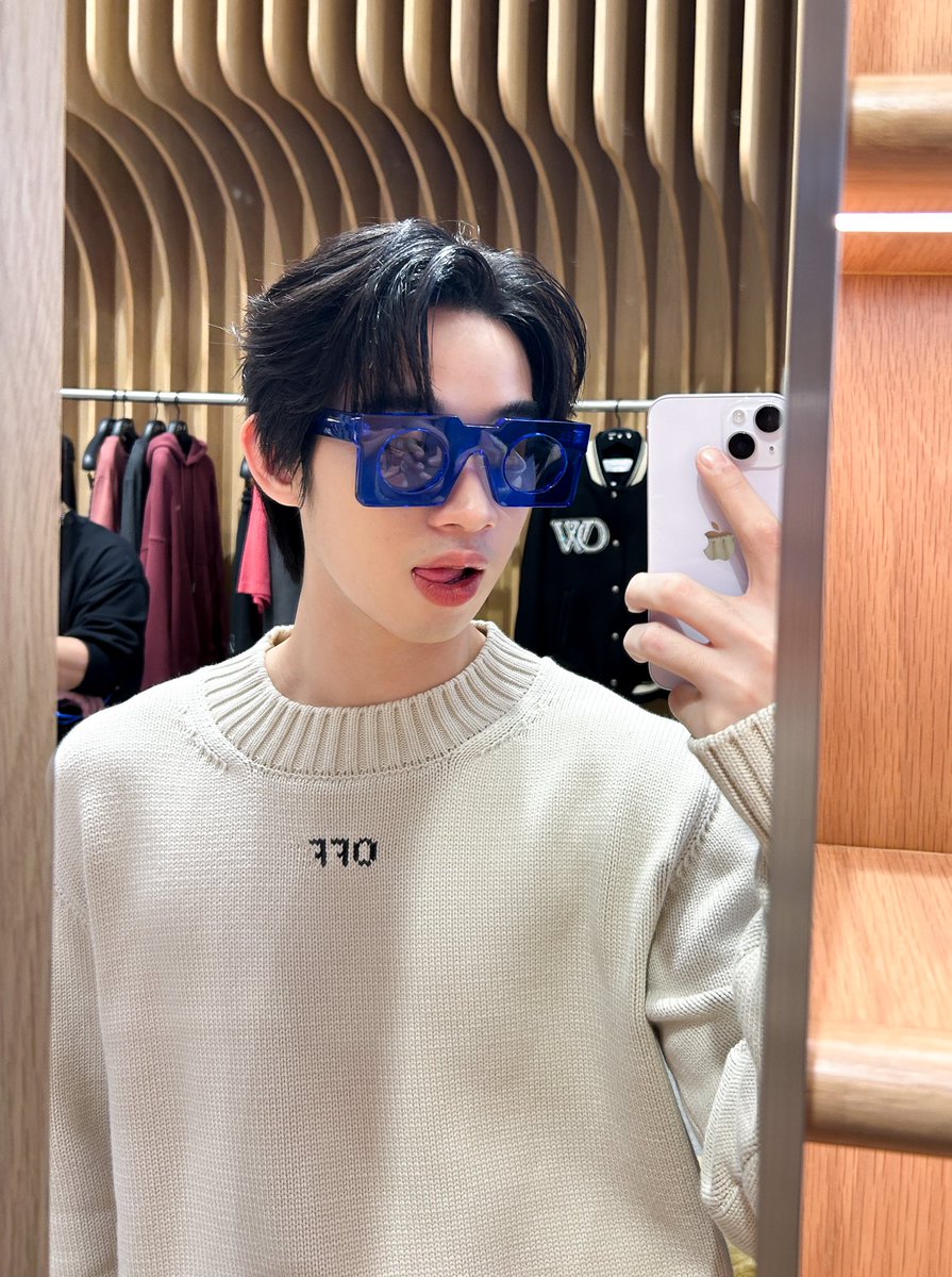 hongshihoshi03's tweet photo. #OffWhite #FallWinter23 #OffWhiteBangkok https://t.co/uxSPikPPxz