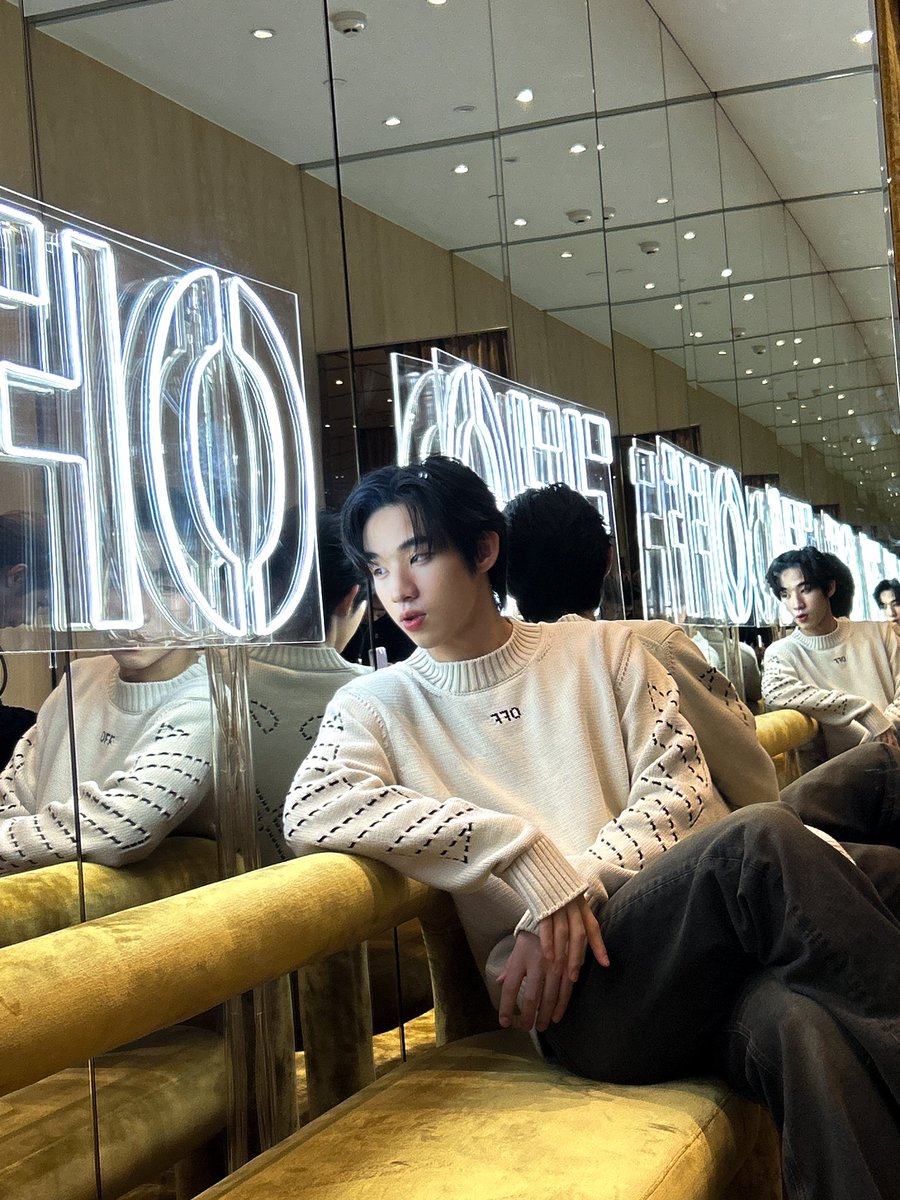 hongshihoshi03's tweet photo. #OffWhite #FallWinter23 #OffWhiteBangkok https://t.co/uxSPikPPxz