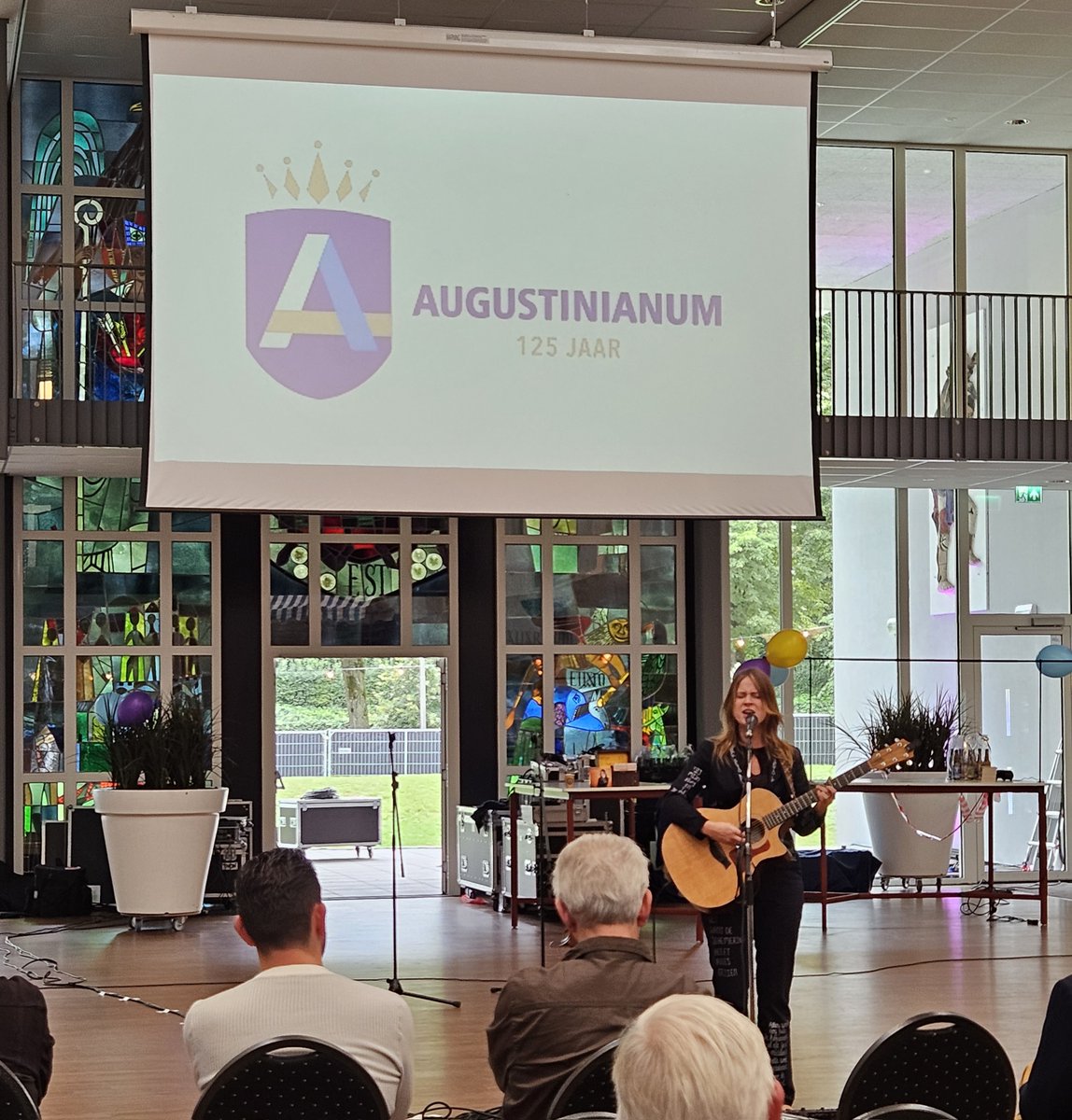 We kijken terug op een enorm gezellige leerlingenviering op donderdag 21 september en reünie op 23 september. Iedereen die heeft bijgedragen aan de totstandkoming of aanwezig is geweest, heel hartelijk bedankt!