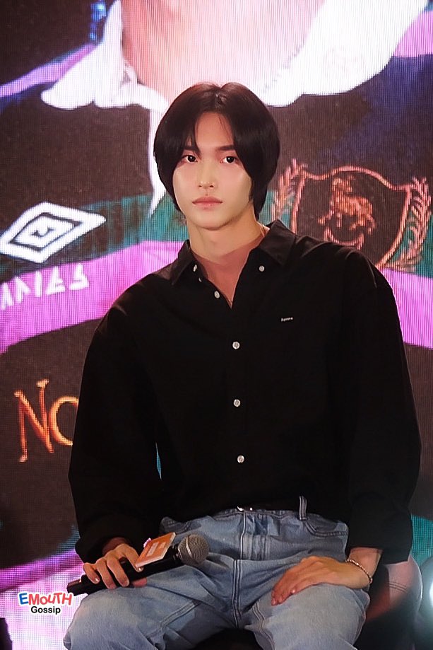 EM_Gossip's tweet photo. ภาพบรรยากาศในงานแถลงข่าว  ‘RIIZE - THE 1ST SINGLE ALBUM 'Get A Guitar' FACE TO FACE ALBUM SIGN EVENT IN THAILAND’ 

#RIIZE #RISEandREALIZE #GetAGuitar #RIIZE_GetAGuitar #Memories #ShopeexRIIZE_Fansign #ShopeeTHSMTrue #SMTrue
#SHOTARO #EUNSEOK #SUNGCHAN #WONBIN #SEUNGHAN #SOHEE #ANTON