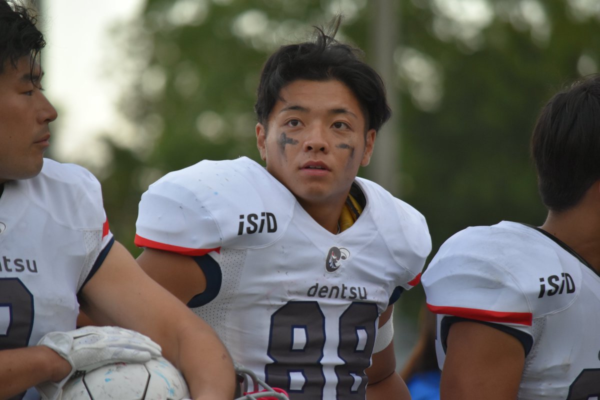 footballstore55's tweet photo. 【He is back】
2019年秋、神戸大が関西3位に入ったときの主将だった中谷建司がフィールドに戻ってきた。6月から電通に加入。先日のアサヒ飲料戦では後半開始のキックオフカバーでナイスタックル。「レシーバーでも出て、『中谷がいたからアップセットできた』と言われる活躍をします」と笑いました。 https://t.co/AKBQAuk11V