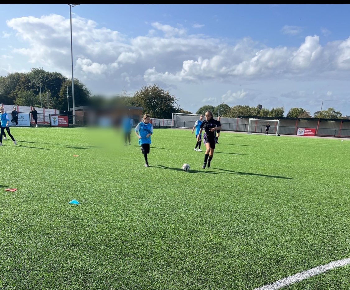 EliteFootballD1's tweet image. We hosted a Football Celebration Day yesterday with some of our partner schools 💫⚽️🙌🏼. 

Well done to all the students &amp;amp; in particular our ‘Player of the Day’, Katerina who was over the moon to receive a prize for her fantastic attitude, performance and great sportsmanship🏅⚽️💫