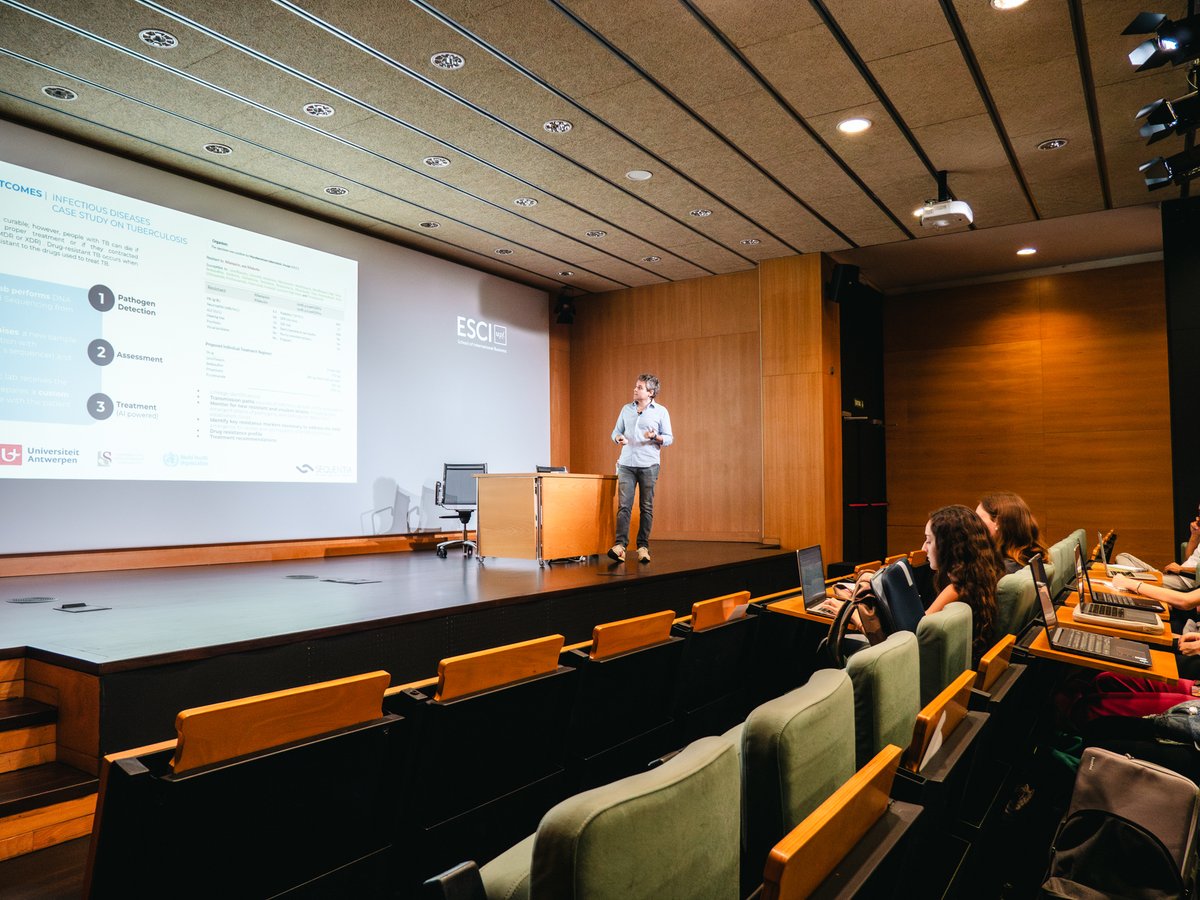 ESCIupf's tweet photo. At the Introduction to Bioinformatics course, 1st-year students of the #BDBI attended Sanseverino's talk on innovation in the healthcare field. He shared the steps one has to consider when developing a business project through the example of @SequentiaBio's  platform MICK https://t.co/smtaY2uanD