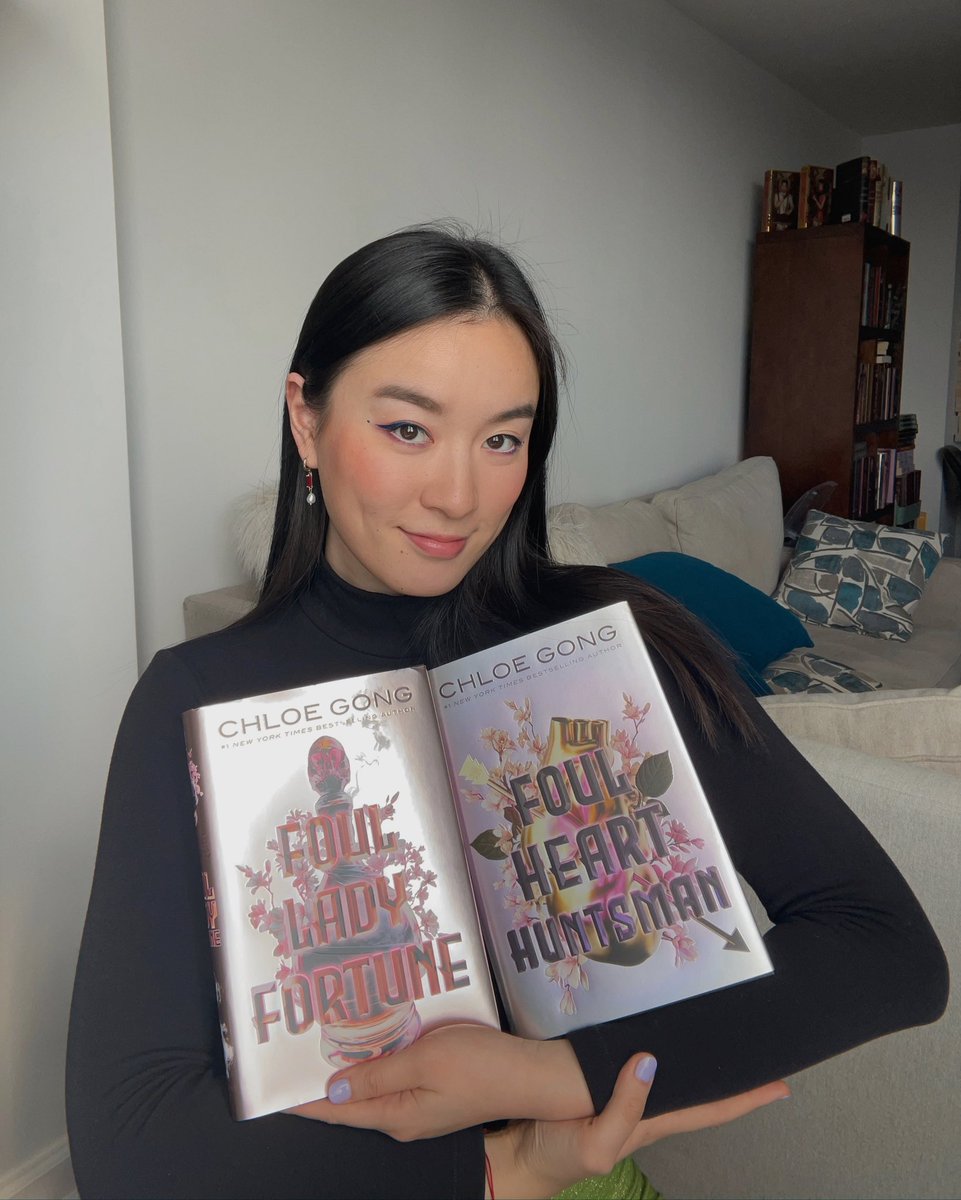 thechloegong's tweet photo. Foul Heart Huntsman is on shelves!!!!!!

Thank you to all the readers who have joined Rosalind and landed at the ultimate finale… it all ends here, and I’m so excited for you to read

I’ve had the time of my life being gangsters and spies with you💘

📖: https://t.co/yMY80xp1b1 https://t.co/N5SjKU5eKw