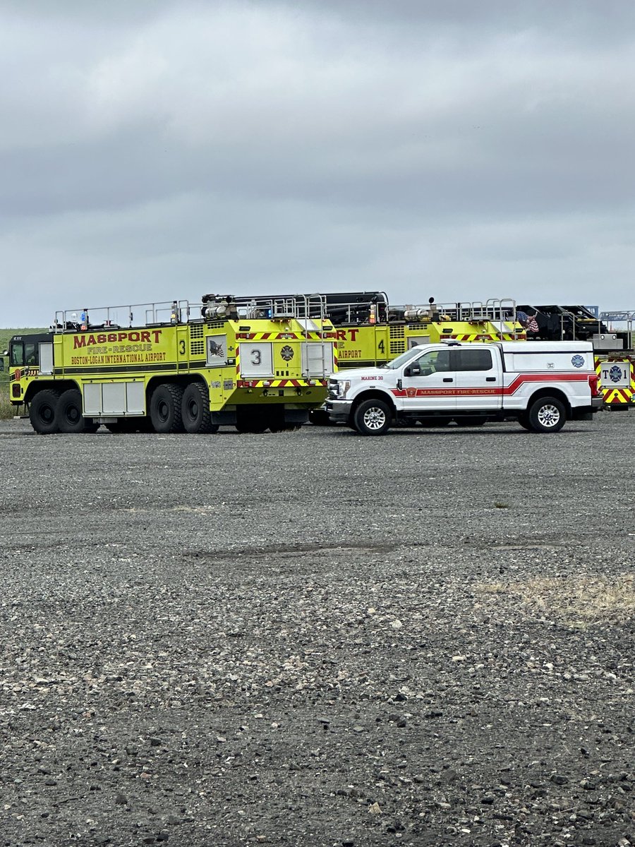 JamesPerry53's tweet image. Day 2 with the Group 2 Engine training at Logan Airport.  Video to follow
