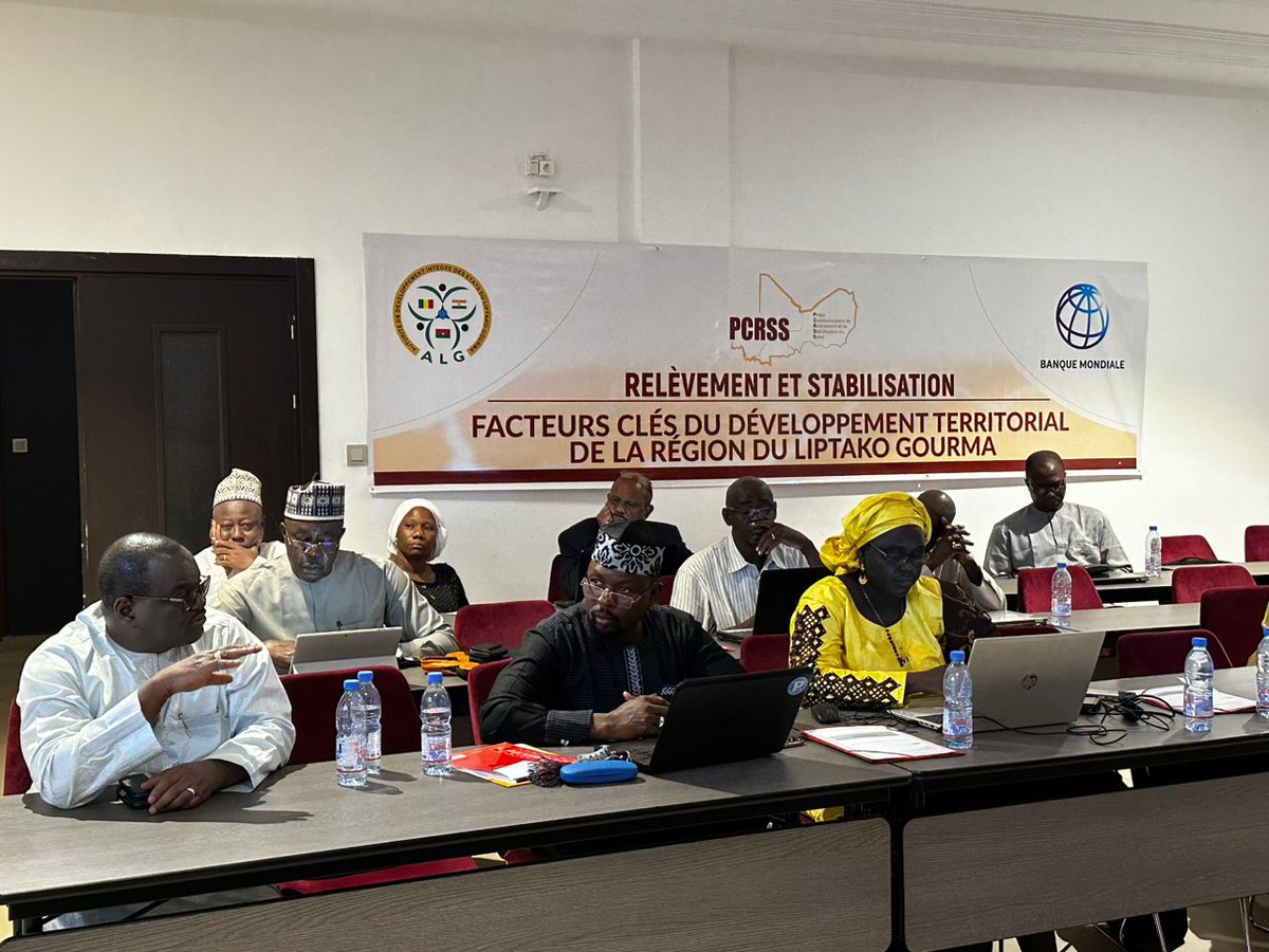 LiptakoG's tweet photo. #FIA #LiptakoGourma #PCRSS
Le Comité Scientifique du Projet Communautaire de Relèvement et de Stabilisation du Sahel à #Bamako pour la 2e réunion préparatoire sur l'organisation du 1er Forum International Annuel sur le Développement du Liptako-Gourma
Voir👉https://t.co/yRdRUN1LGU https://t.co/Yt400uW9CM