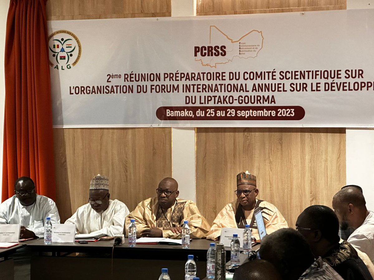 LiptakoG's tweet photo. #FIA #LiptakoGourma #PCRSS
Le Comité Scientifique du Projet Communautaire de Relèvement et de Stabilisation du Sahel à #Bamako pour la 2e réunion préparatoire sur l'organisation du 1er Forum International Annuel sur le Développement du Liptako-Gourma
Voir👉https://t.co/yRdRUN1LGU https://t.co/Yt400uW9CM
