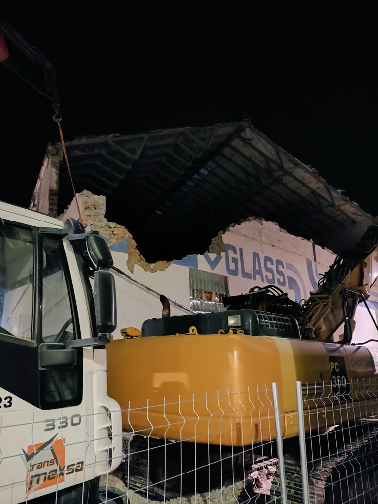 drayamarcos's tweet photo. Ja han començat les obres a la fàbrica GLASS de @ajuntamentvng Tot un clàssic. Tota la vida passant al seu costat. Ja manquen poques empreses amb història a Vilanova. https://t.co/QVXqFLgFaQ
