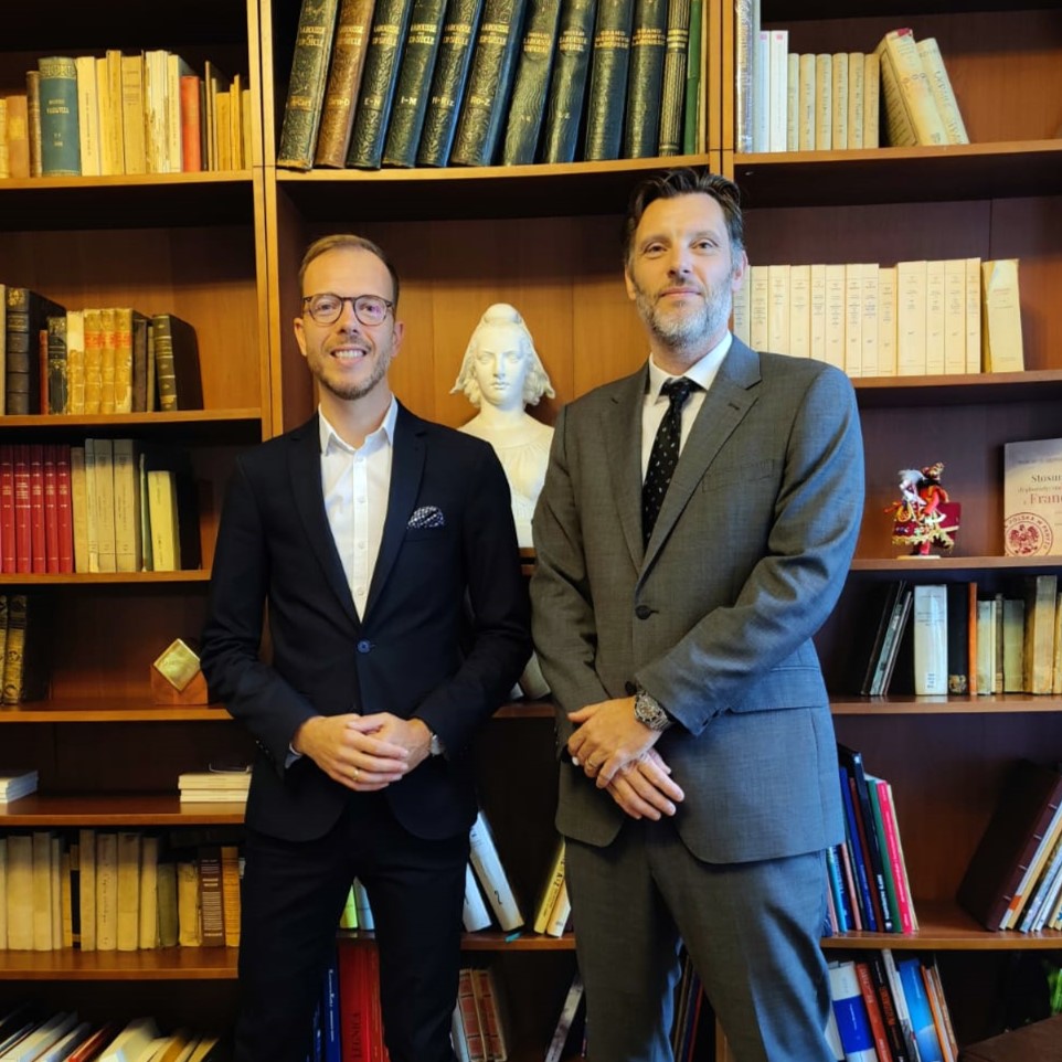 La France à Cracovie (@francecracovie) on Twitter photo Passionnantes discussions sur les relations économiques 🇫🇷🇵🇱 entre le Consul général et <a href="/JulienHallier/">Julien Hallier</a>, entrepreneur français à Cracovie depuis 20ans, membre de #CCIFP et <a href="/LaFrenchTechKRK/">French Tech Krakow</a>. Ces liens commerciaux dynamiques jouent un rôle crucial dans le rapprochement de nos pays🤝 Passionnantes discussions sur les relations économiques 🇫🇷🇵🇱 entre le Consul général et <a href="/JulienHallier/">Julien Hallier</a>, entrepreneur français à Cracovie depuis 20ans, membre de #CCIFP et <a href="/LaFrenchTechKRK/">French Tech Krakow</a>. Ces liens commerciaux dynamiques jouent un rôle crucial dans le rapprochement de nos pays🤝