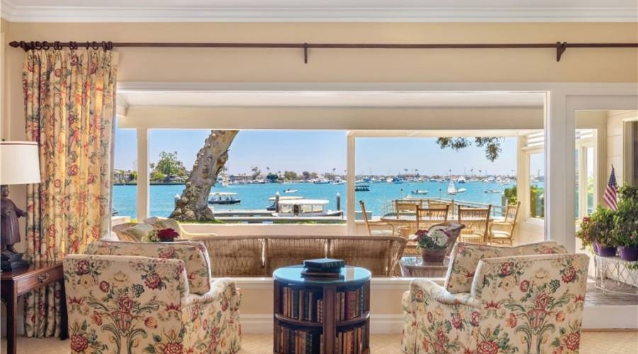uniquehomeslux's tweet image. Lying on the westerly side of #HarborIsland, #NewportHarbor’s most revered &amp;amp; sought-after #privateisland locale, this stately #periodhome has been lovingly kept for nearly 100 years.

-#NewportBeach #CA
-6 Beds
-3,600 Sqft

Judith Corkett | (949)285-1055 | bit.ly/48vfKCs