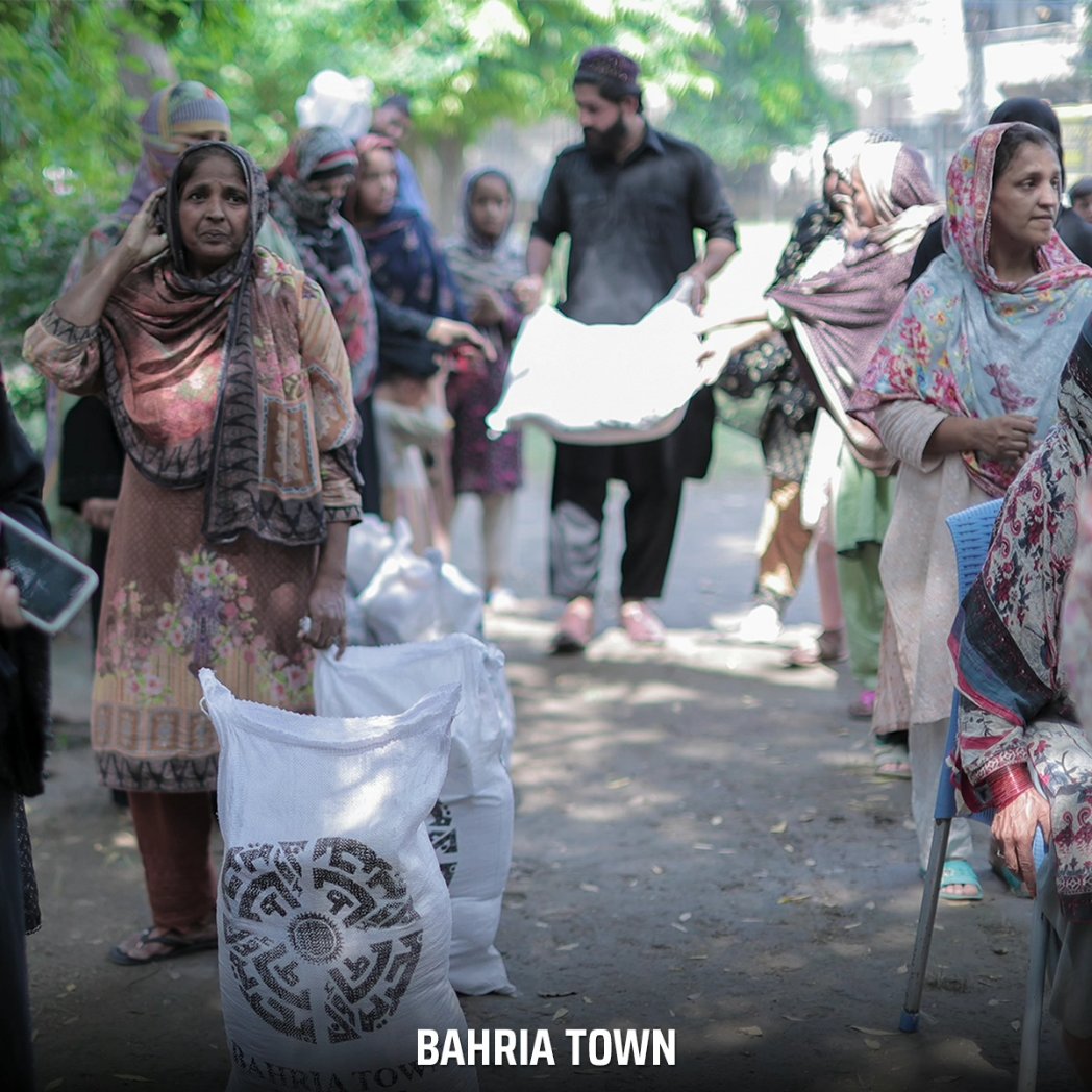 BahriaTownOffic's tweet photo. Free ration distribution in Lahore by Bahria Town.
#FreeRationDistribution #BahriaTownRationDistribution #WeCare #Lahore #FightingHardships #RestoringHopes #BahriaTownPakistan https://t.co/ri8C1DGzRv