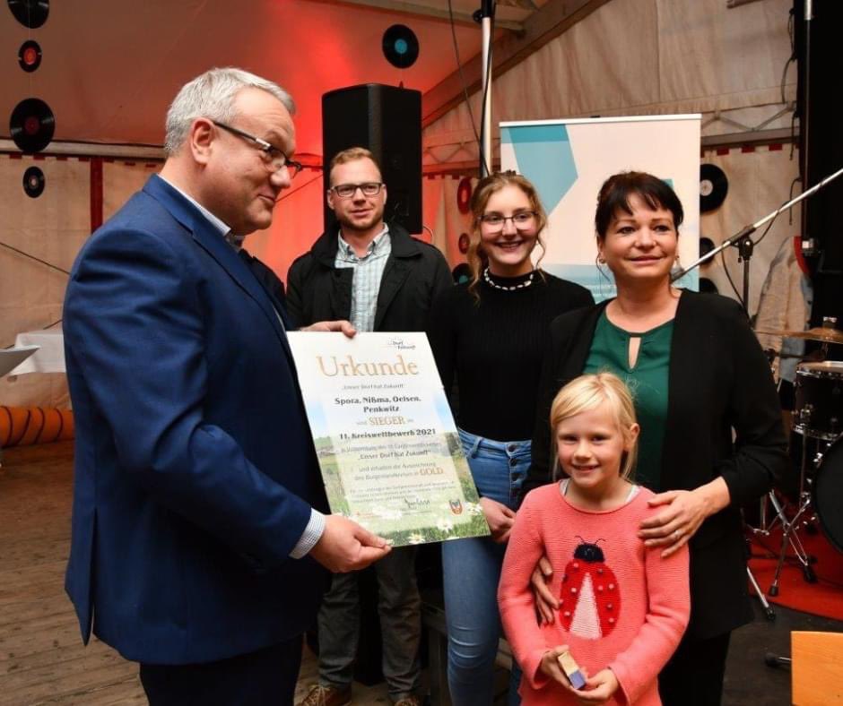 🌟 “Kinderbürgermeister*innen” aus Spora sind für den Publikumspreis beim “Deutscher Engagement Preis” nominiert! 🏆 Unterstütze sie mit deiner Stimme: deutscher-engagementpreis.de/publikumspreis… 💪💬 #Kinderbürgermeister #DeutscherEngagementPreis #Abstimmung2023