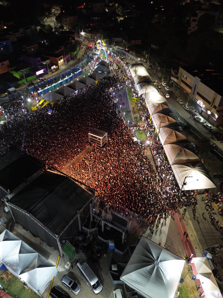 Maraisa's tweet photo. Registros do nosso domingo em Nova Lima-MG. Obrigada por essa noite e por tanto carinho, gente! Terminamos os shows da semana da melhor maneira possível e recebendo muito amor dos mineiros. Amo vocês! ♥️ https://t.co/vrcIMdU5U8