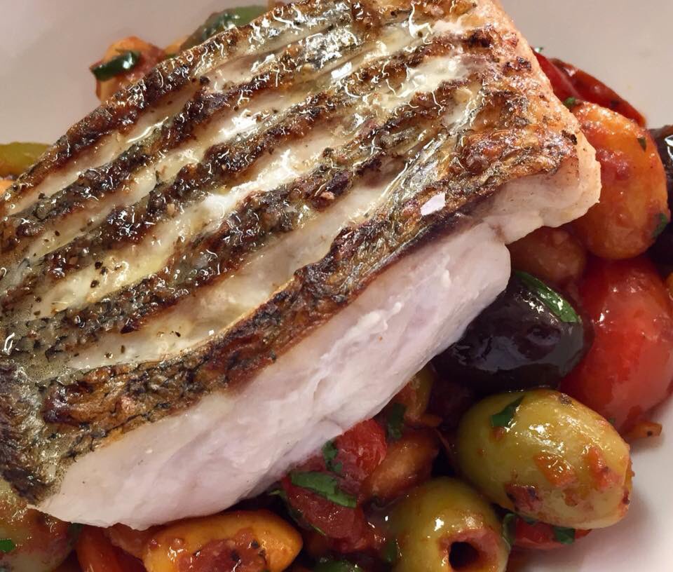 ChefsPass's tweet photo. Beautiful roasted Cornish hake served simply with olives, tomatoes, butter beans and basil #hake #merluza #britishfish #britishseafood #privatedining #privatedinner #privatechef #personalchef #freelancechef https://t.co/tCUZH07uOP