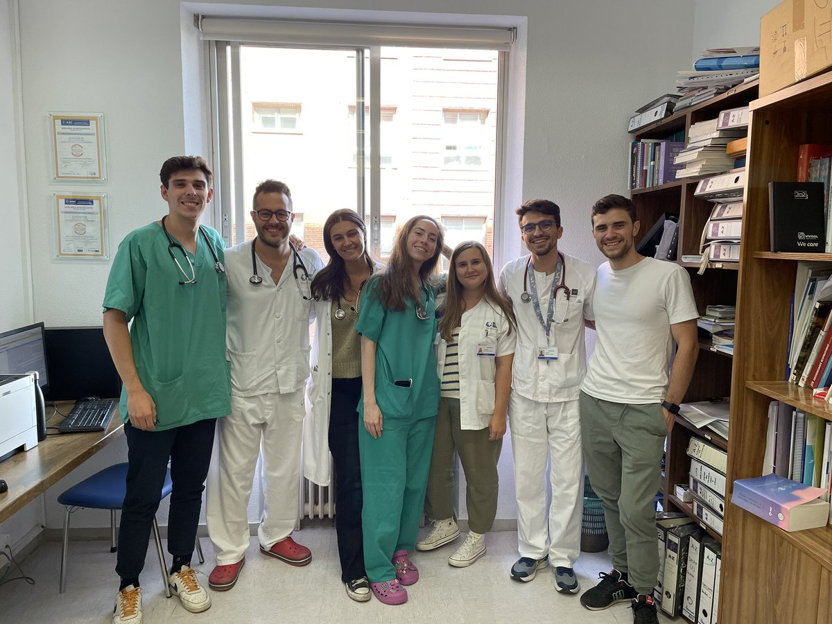 Hoy nuestros residentes han asistido al seminario impartido por la Dra. Olga Rajas acerca del consentimiento informado en broncoscopia. ¡Buen trabajo! 👏🏻