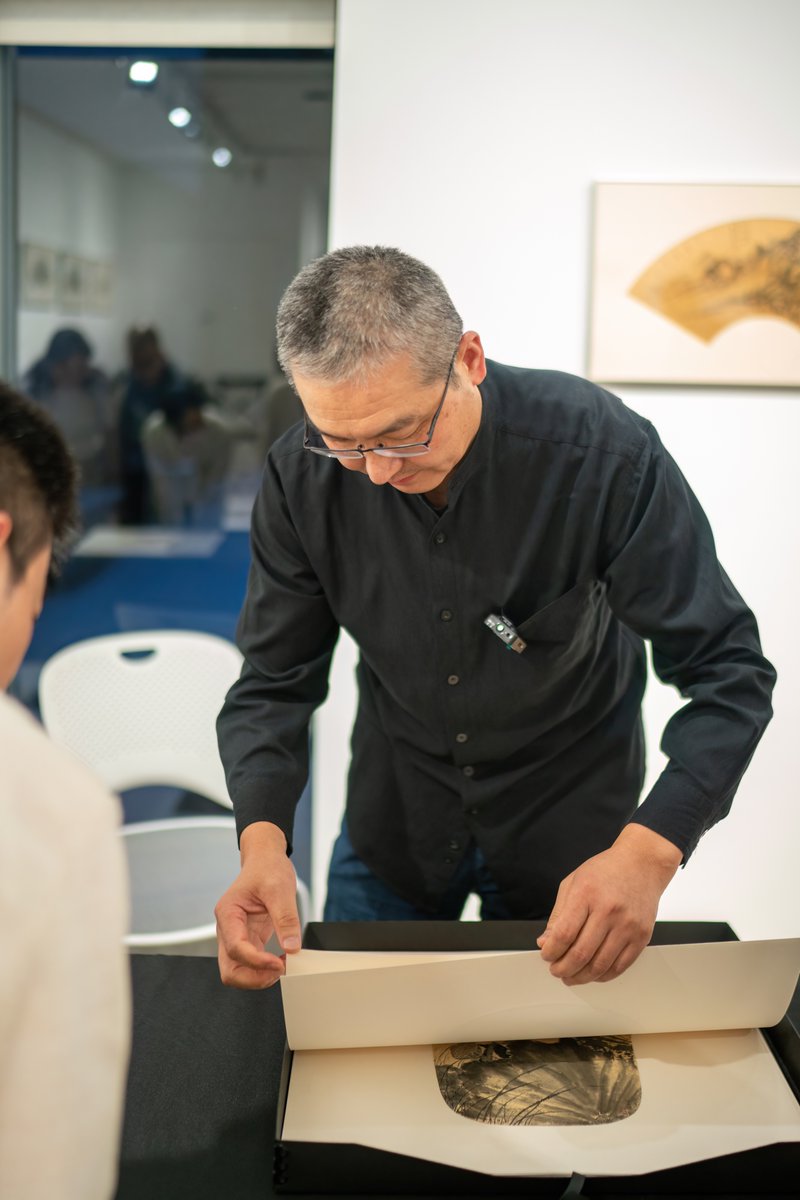 fuqiumeng's tweet photo. ✨A heartfelt thank you to everyone who attended the QM Talks! It was a fascinating night with Artist Wang Mansheng sharing the cultural heritage and artistic journey of paintings on round fan leaves.
🥂We look forward to seeing you in our upcoming exhibitions and events! https://t.co/NT8cPqPUJX
