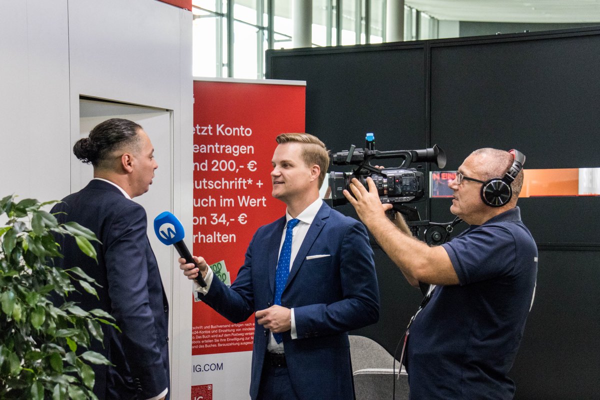 IGDeutschland's tweet photo. #WorldOfTrading 🚀 Was für ein Wochenende! Unzählige tolle Gespräche, drei Seminare von @SalahBouhmidi &amp; @CHenke_IG sowie hunderte von Carrera-Rennen an unserem Stand! Es war schön, Sie alle zu sehen, mit Ihnen zu reden und Sie kennen zu lernen. 🔜 #BörsentagHamburg ⚓ https://t.co/o8pRbsdd7v